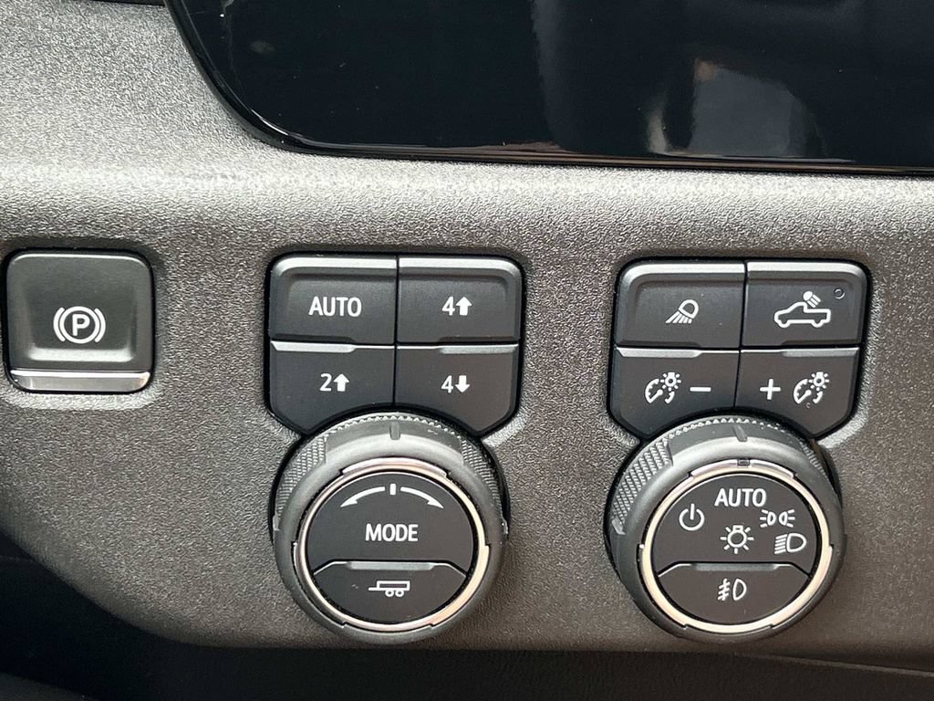 Used 2024 Chevrolet Silverado 2500 LTZ w/ LTZ Plus Package AWD/4WD image 27