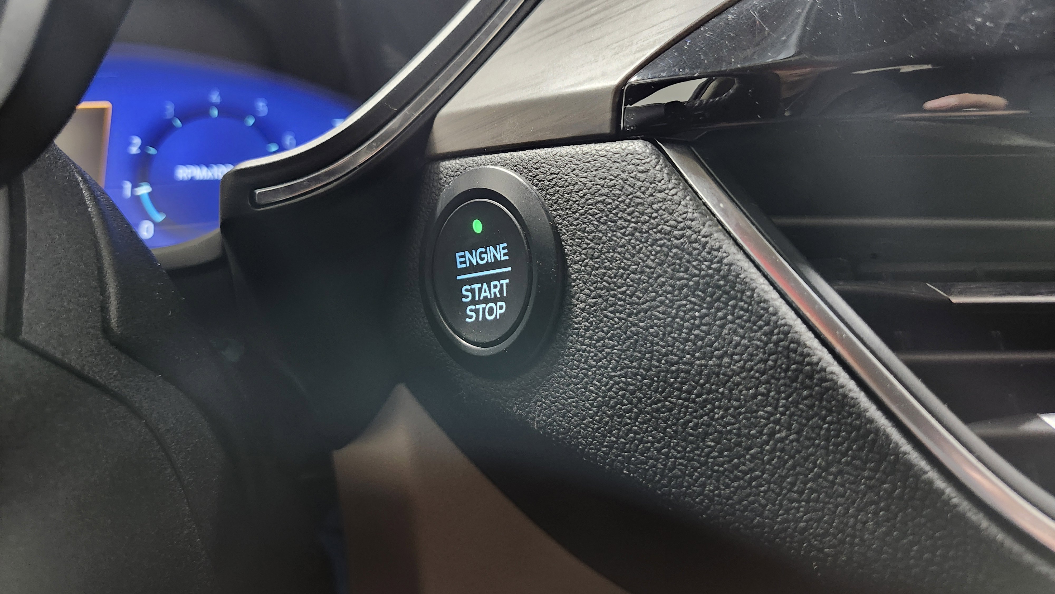 Used 2020 Ford Escape Titanium image 8