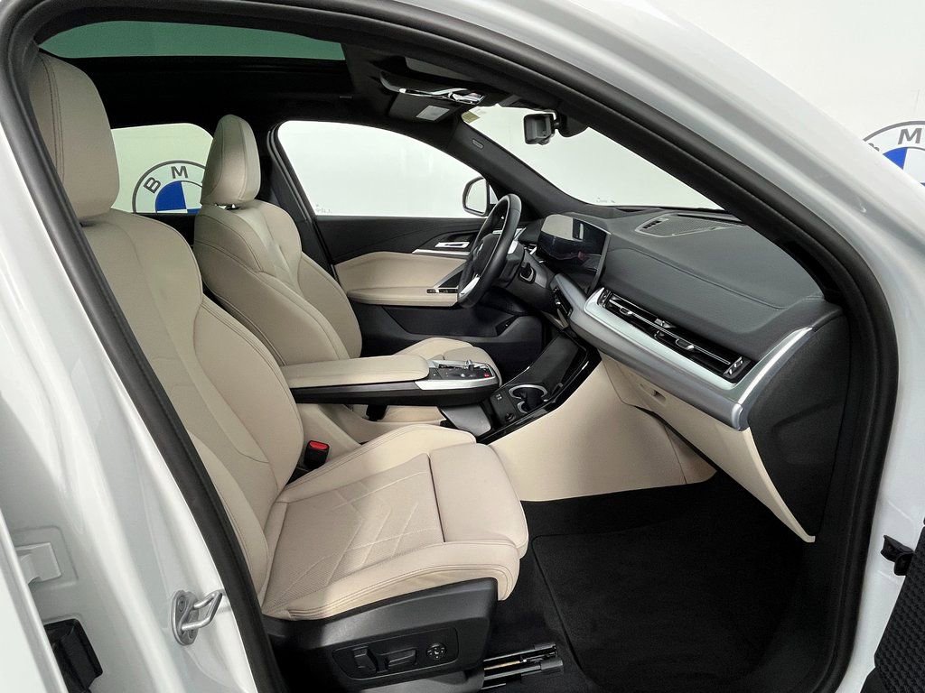 Used 2025 BMW X2 xDrive28i w/ Technology Package image 23