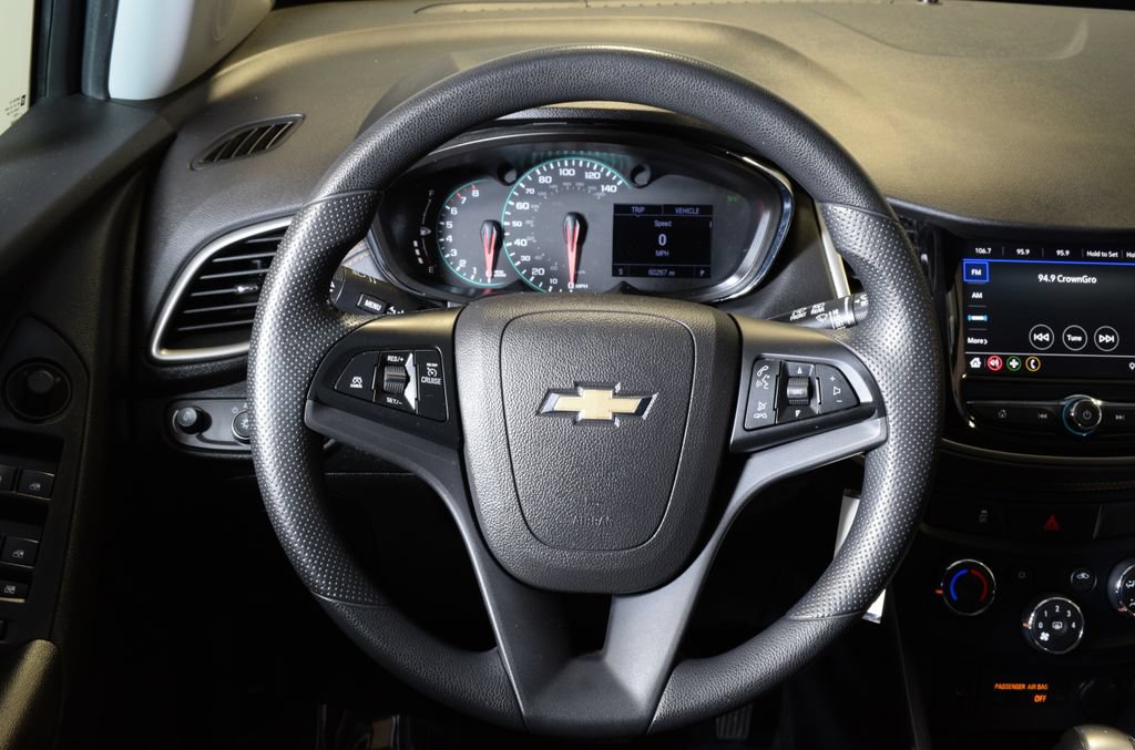 Used 2020 Chevrolet Trax LT FWD image 18