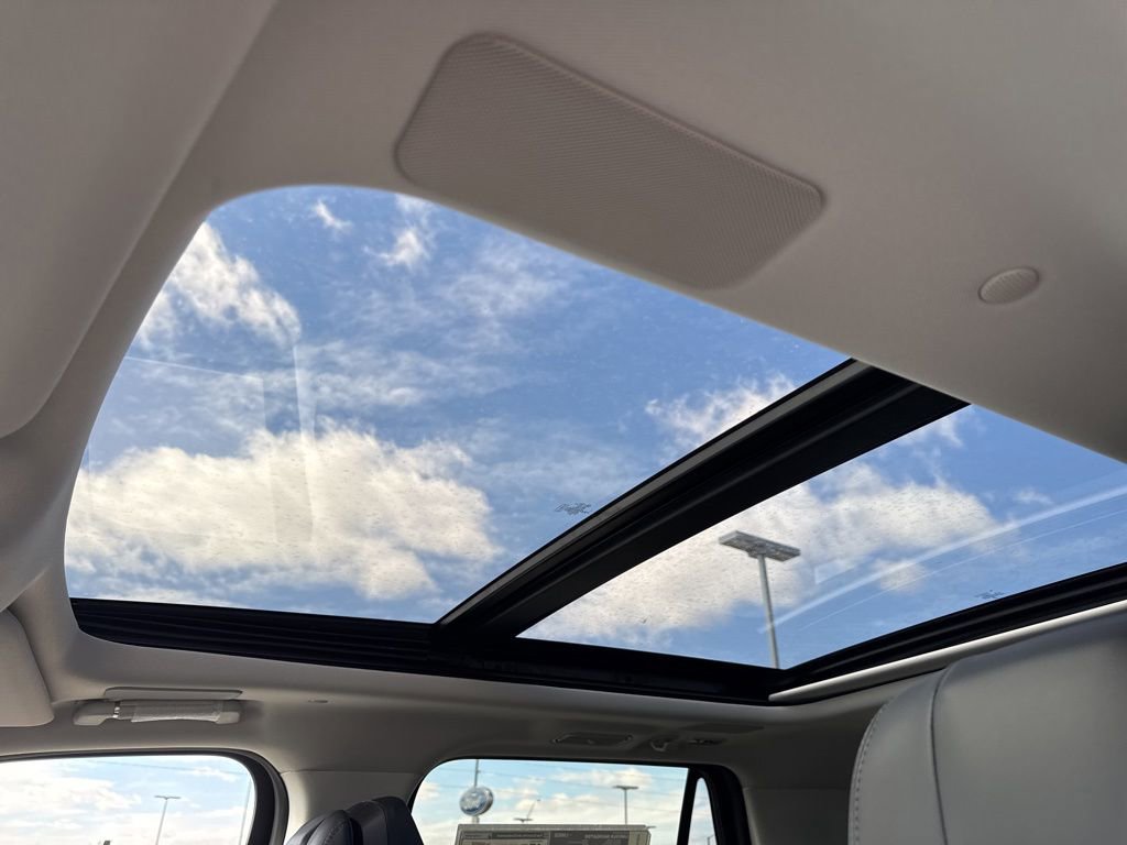 New 2026 Lincoln Navigator Reserve image 5