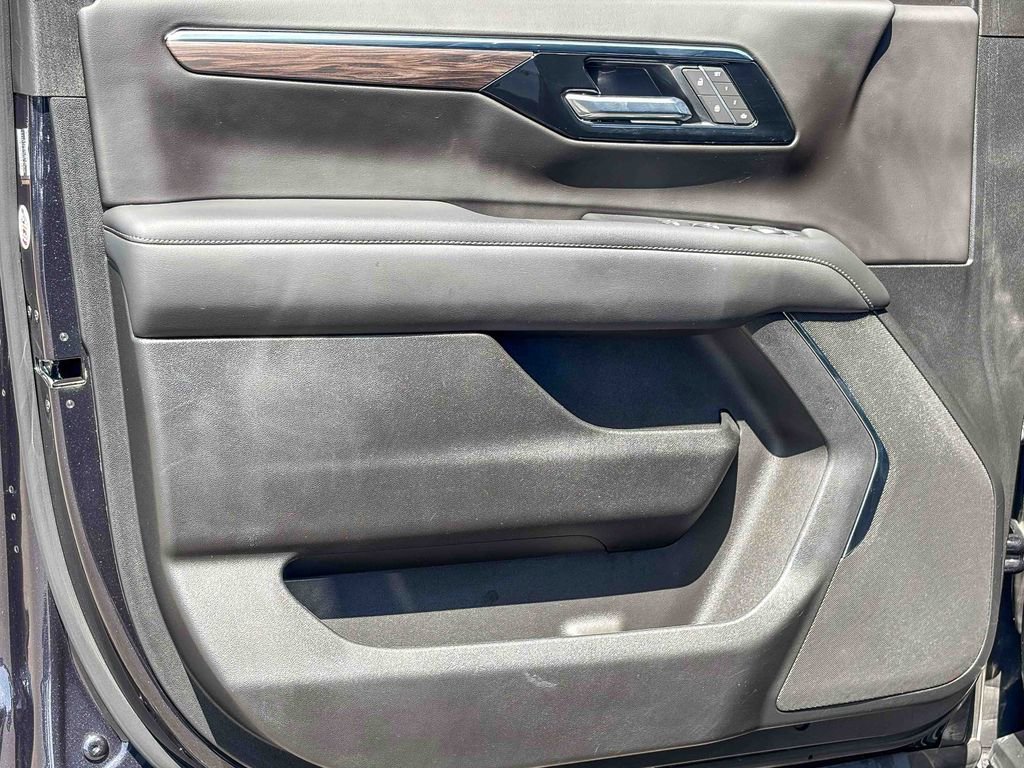 Used 2025 Chevrolet Tahoe LT image 40