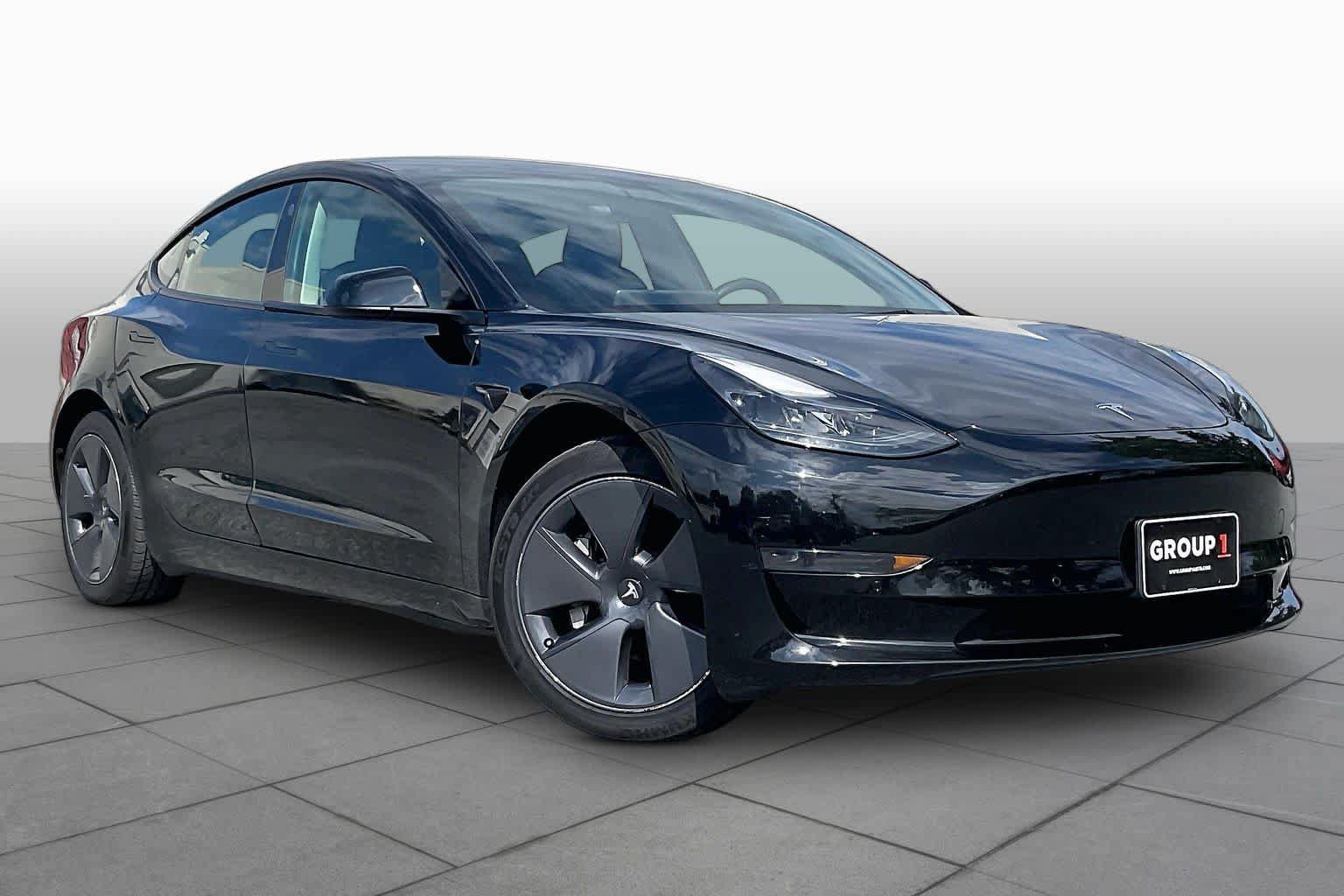 Used 2022 Tesla Model 3 Standard Range RWD image 2