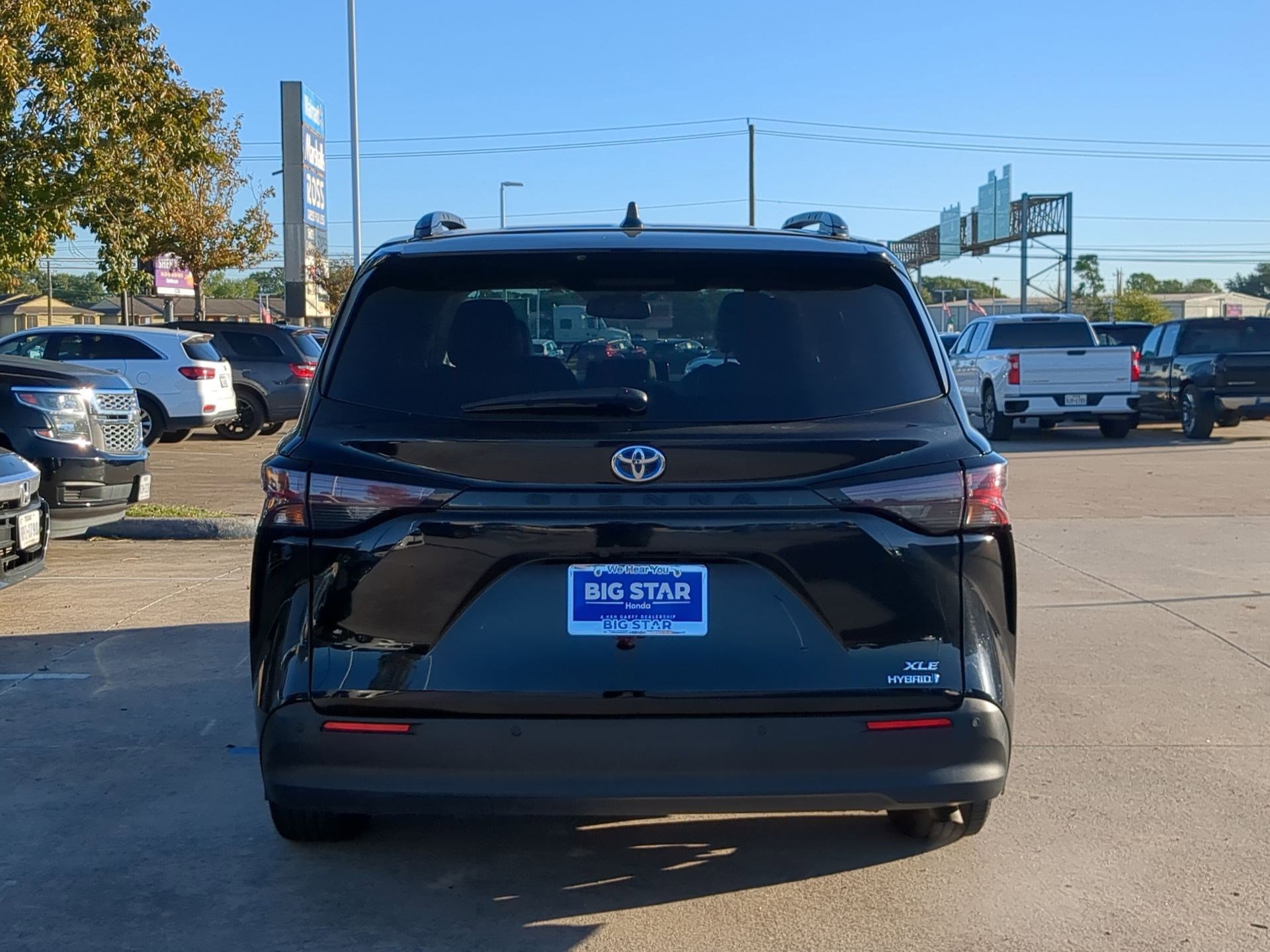 Used 2023 Toyota Sienna XLE image 5