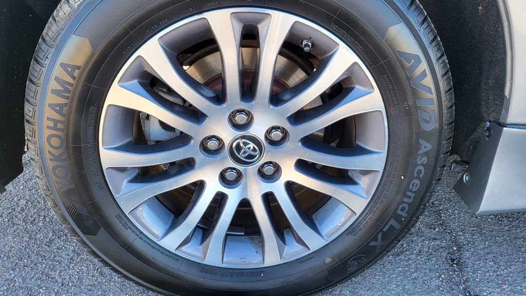 Used 2018 Toyota Sienna XLE w/ XLE Navigation Package image 13