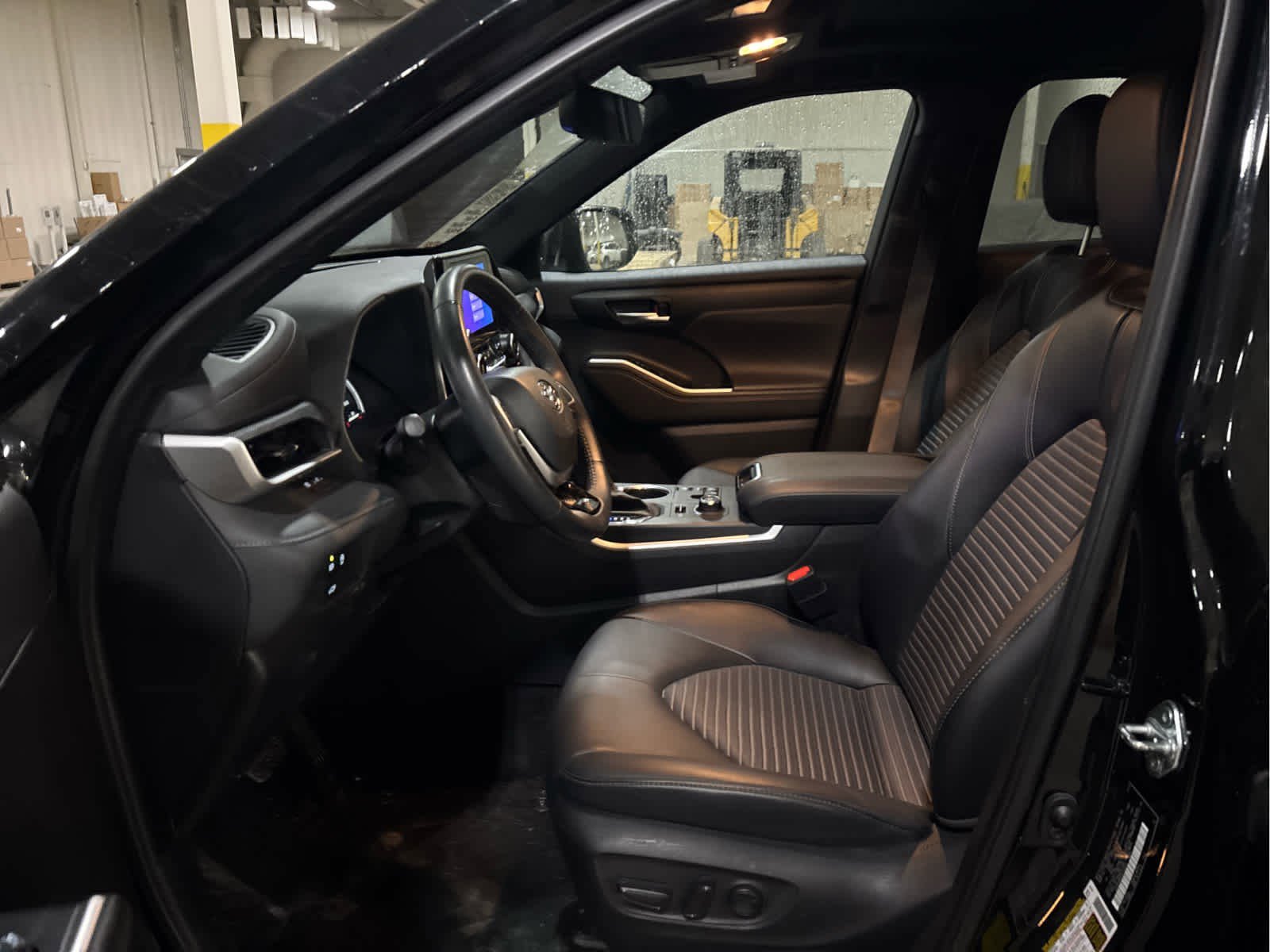 Used 2025 Toyota Highlander XSE image 9