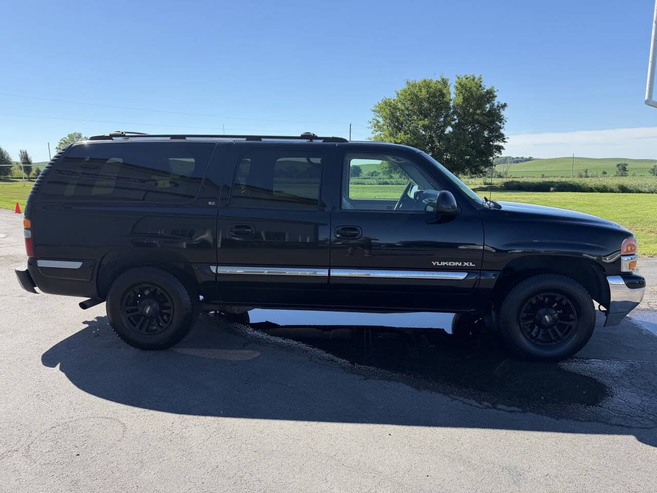 Used 2001 GMC Yukon XL SLT AWD/4WD image 9