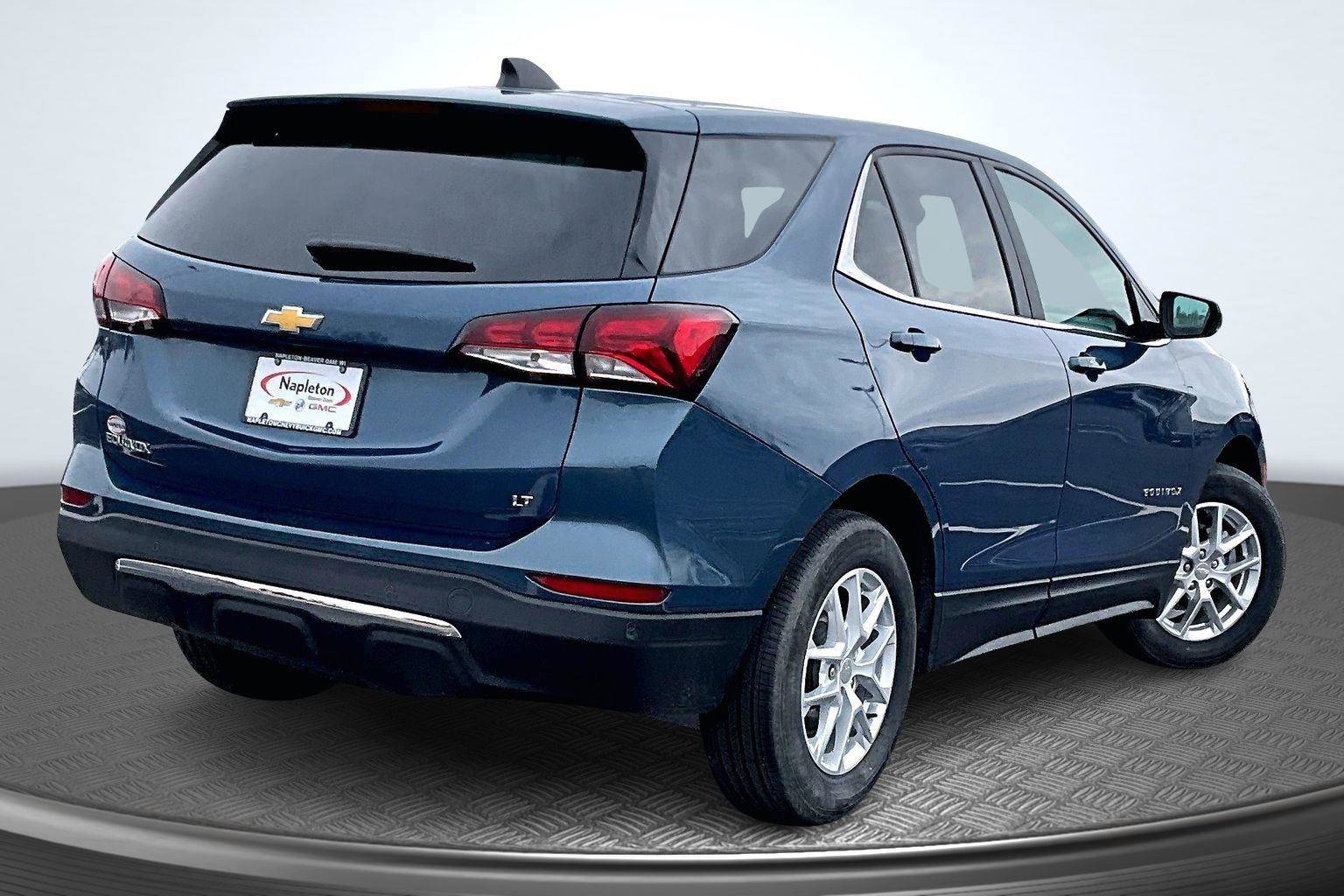 Used 2024 Chevrolet Equinox LT image 2