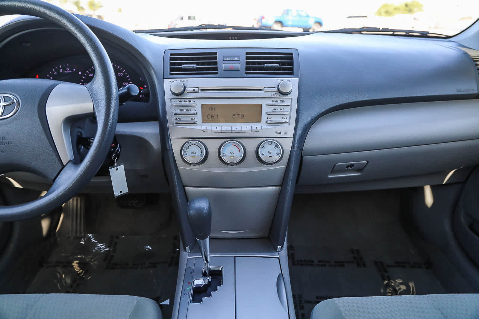 Used 2010 Toyota Camry LE image 13