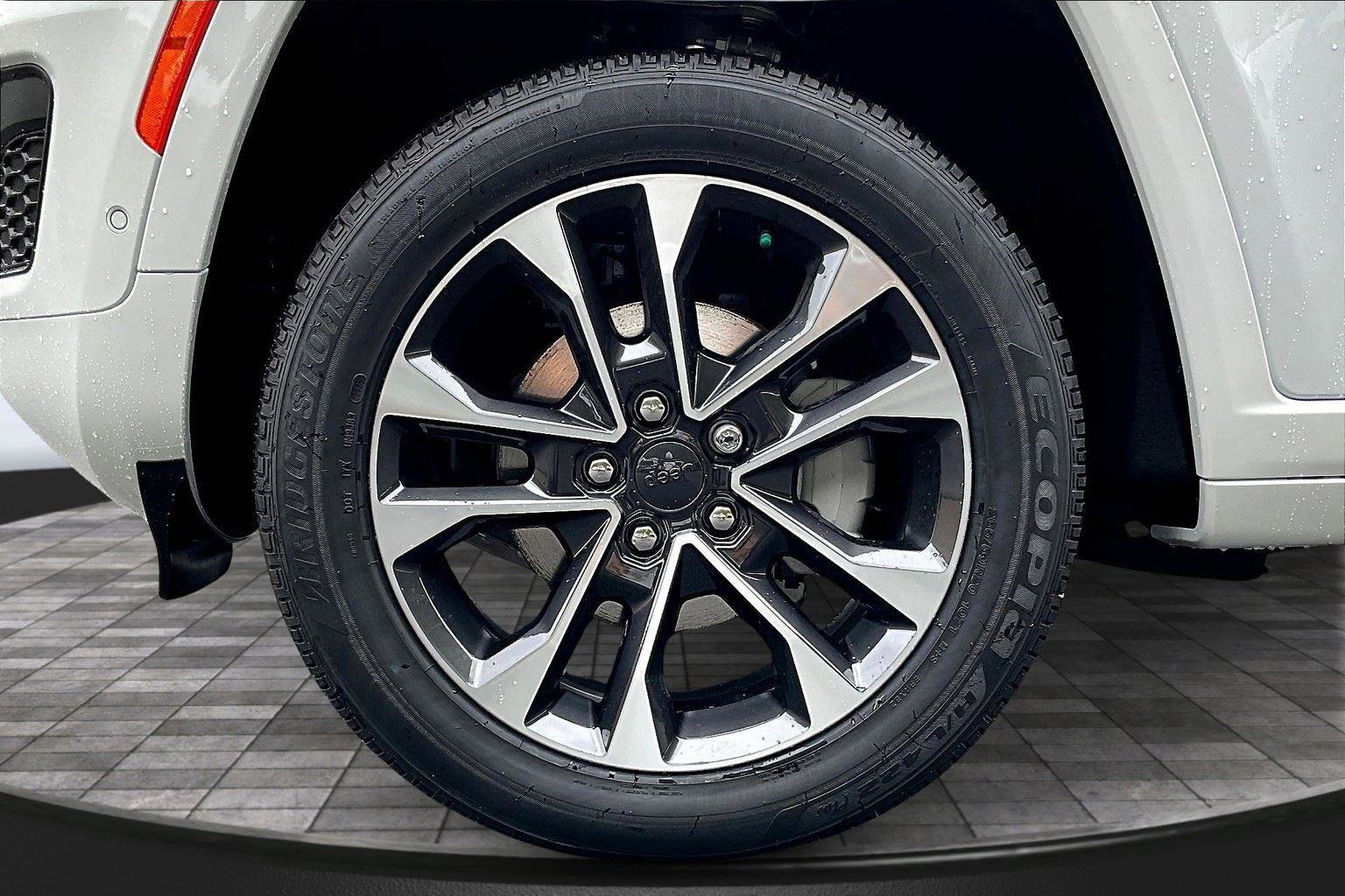 New 2025 Jeep Grand Cherokee Overland w/ Trailer Tow Package image 11