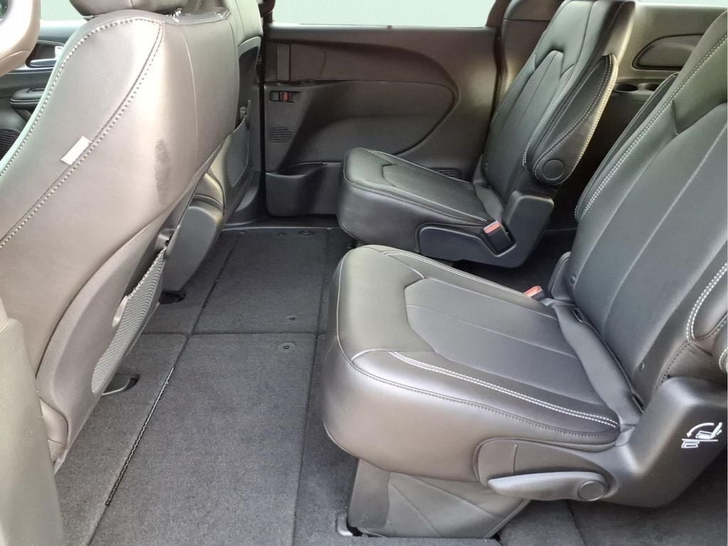 New 2027 Chrysler Pacifica LX FWD image 11