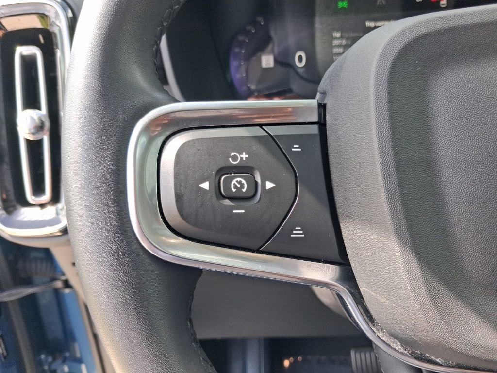 Used 2023 Volvo XC40 B4 Plus w/ Driver Assist Package FWD image 18
