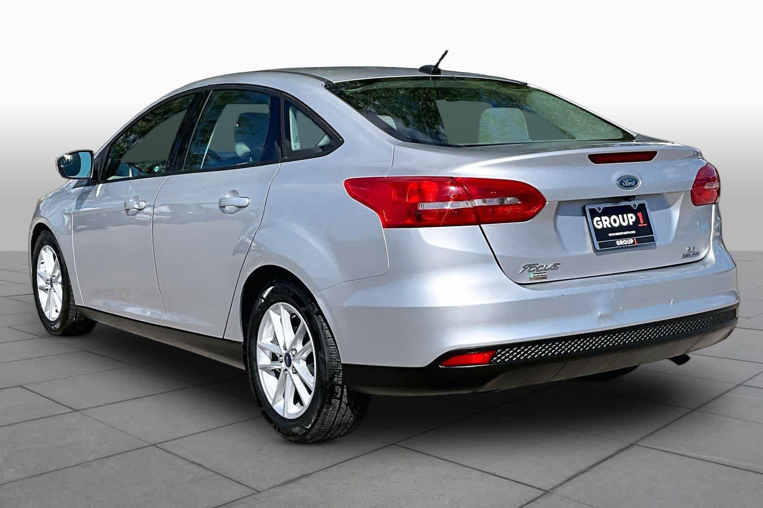 Used 2015 Ford Focus SE FWD image 12