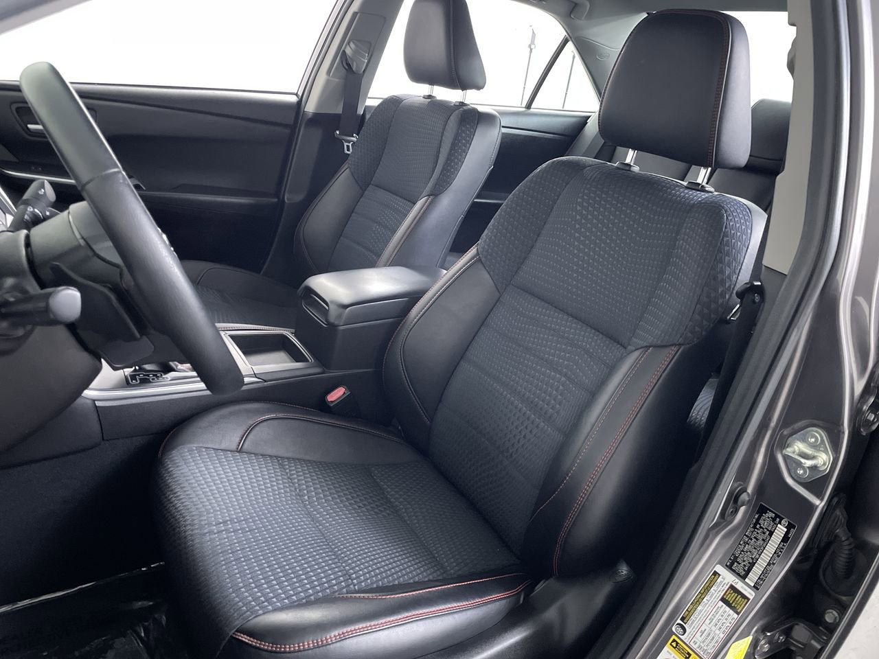 Used 2015 Toyota Camry SE image 12