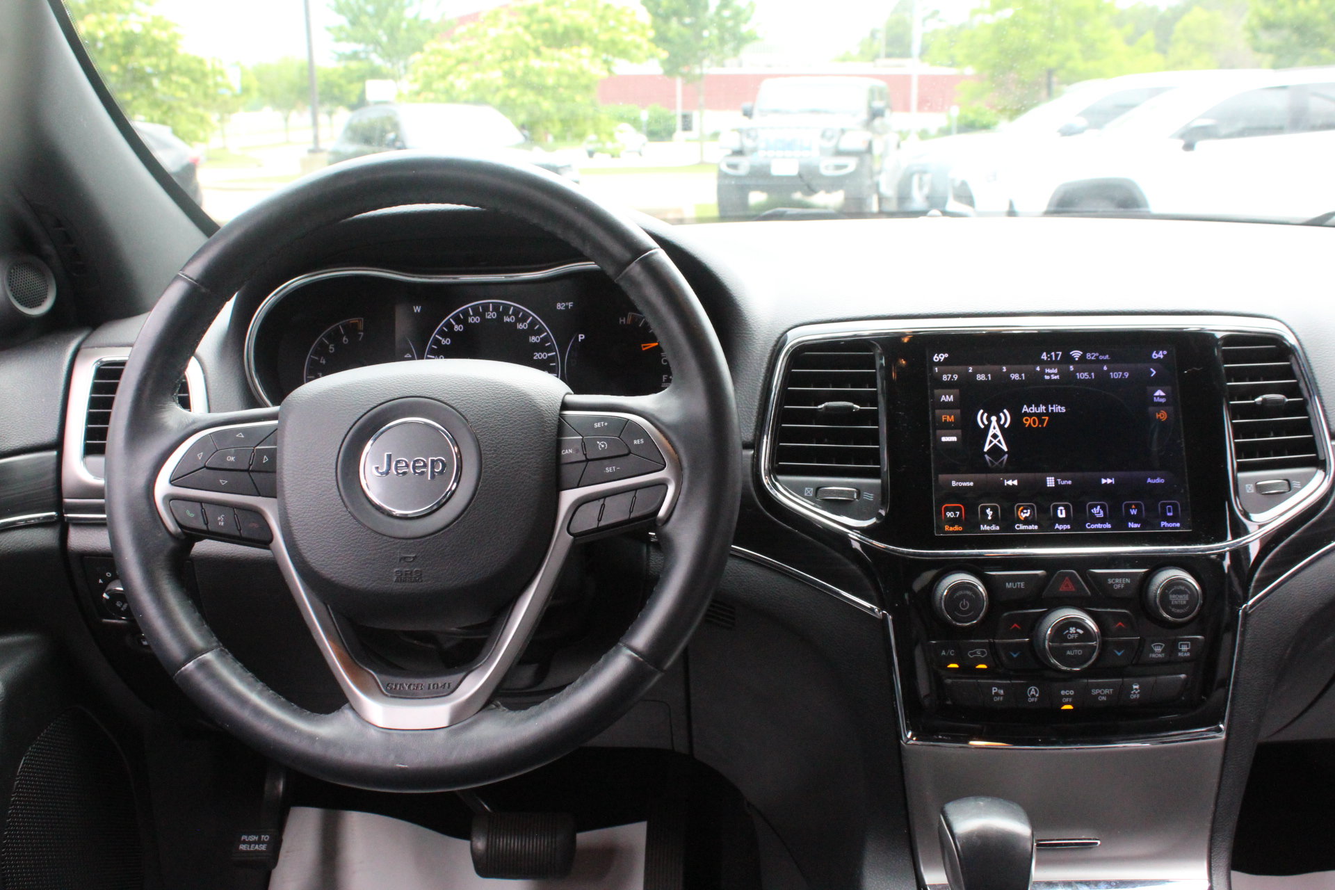 Used 2019 Jeep Grand Cherokee Limited AWD/4WD image 26