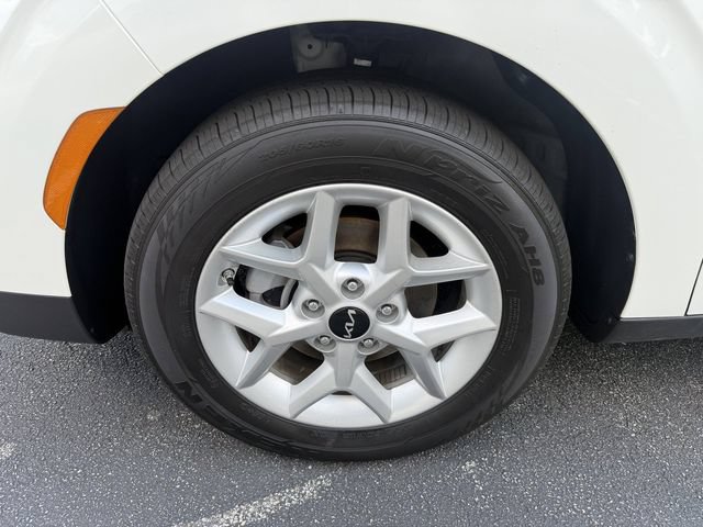 Certified 2025 Kia Soul LX w/ LX Technology Package FWD image 40