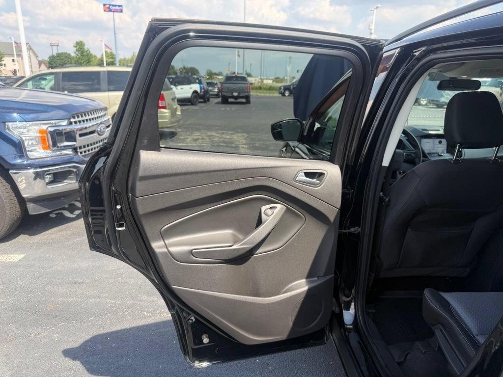 Used 2018 Ford Escape SE w/ SE Sync 3 Package FWD image 36