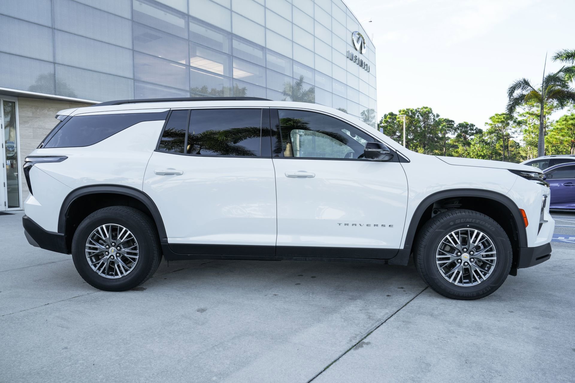 Used 2024 Chevrolet Traverse LT image 10