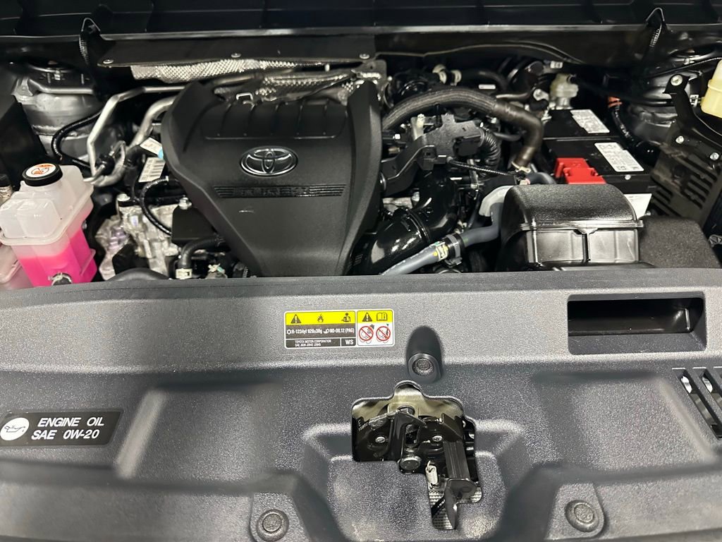 Used 2025 Toyota Highlander XLE image 73