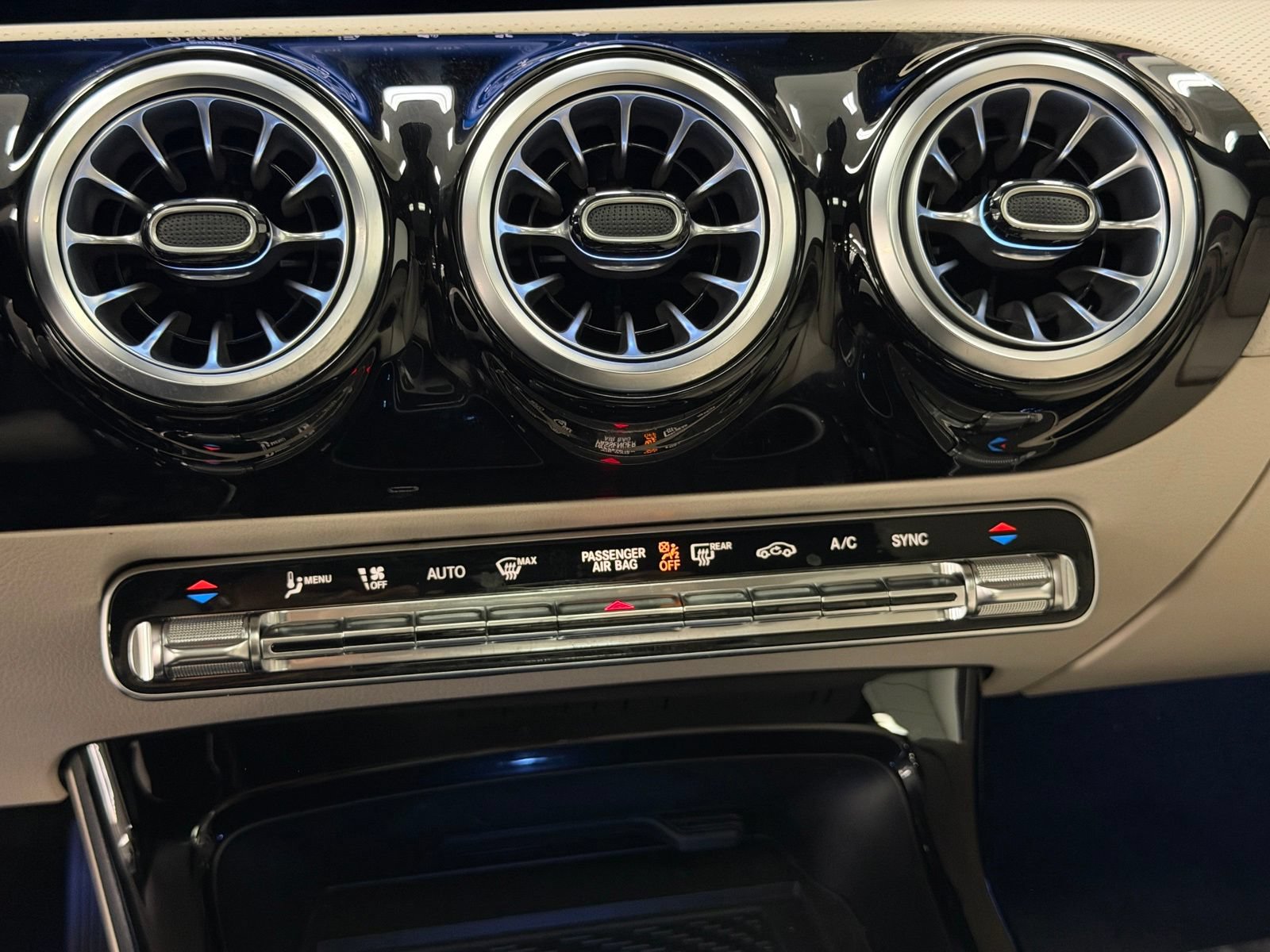 Used 2025 Mercedes-Benz CLA 250 image 35