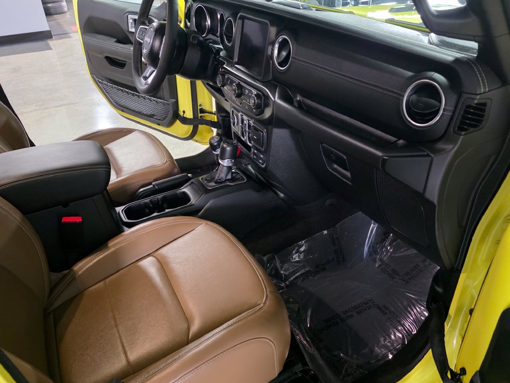 Used 2023 Jeep Wrangler Unlimited Sahara AWD/4WD image 18