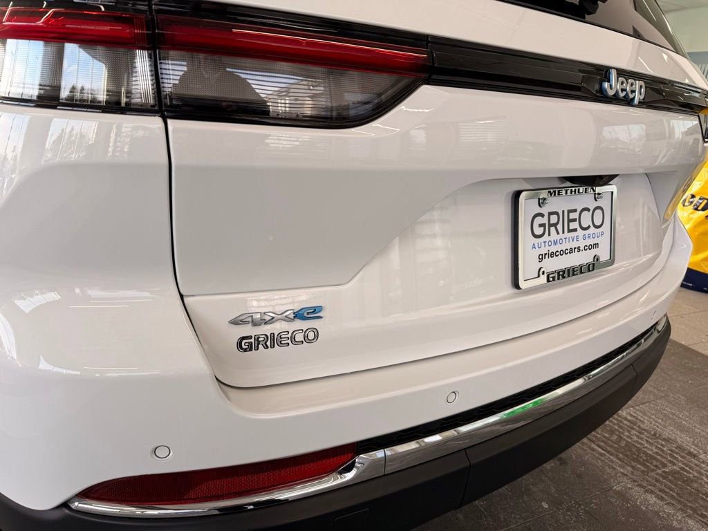 Used 2024 Jeep Grand Cherokee Limited 4xe w/ Luxury Tech Group II image 10