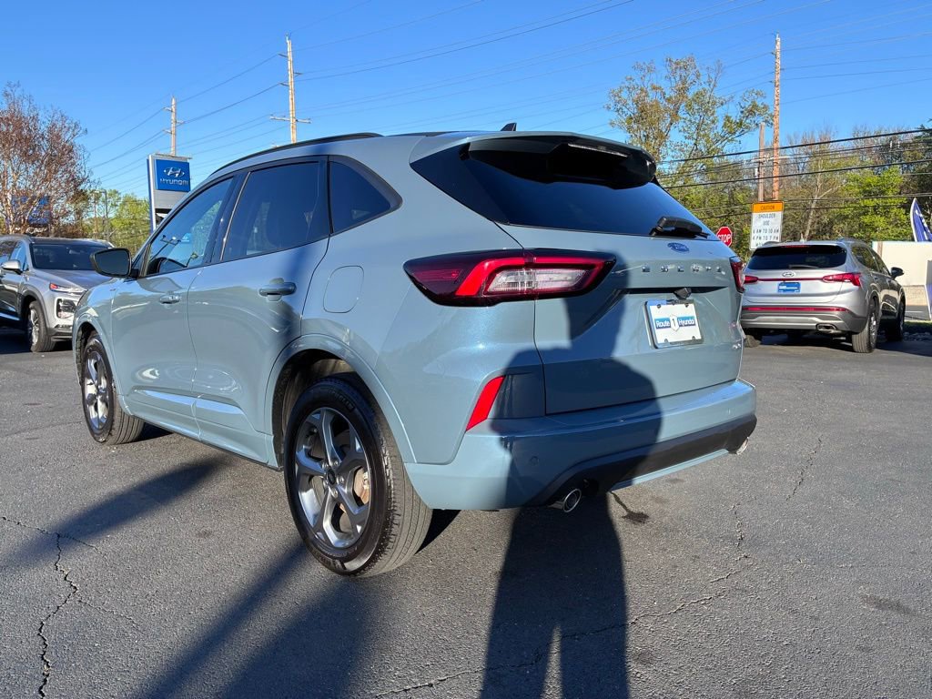 Used 2023 Ford Escape ST-Line w/ Tech Pack #1 AWD/4WD image 5