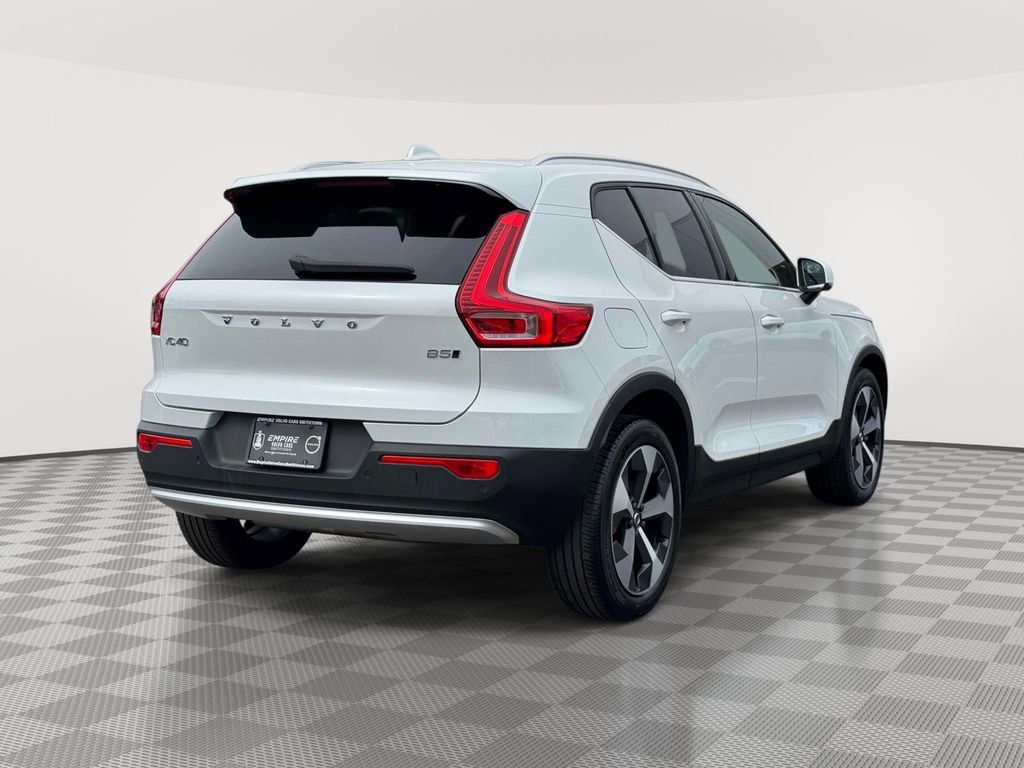 Certified 2023 Volvo XC40 B5 Plus w/ Driver Assist Package AWD/4WD image 4