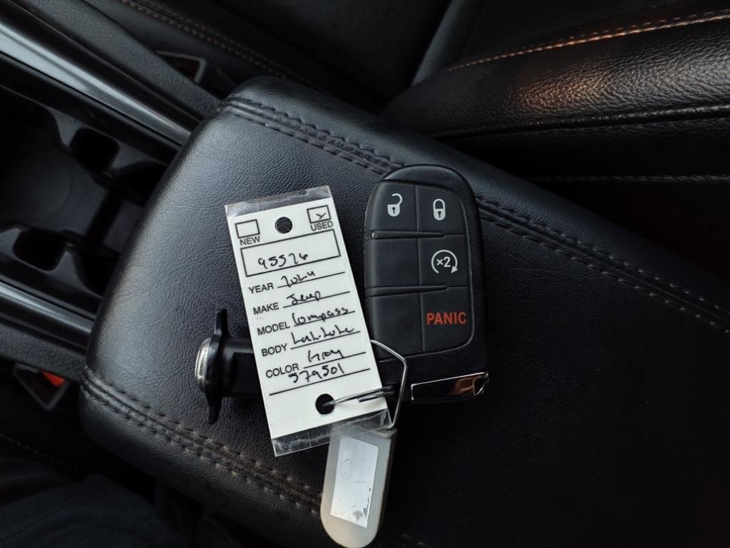 Used 2024 Jeep Compass Latitude image 32