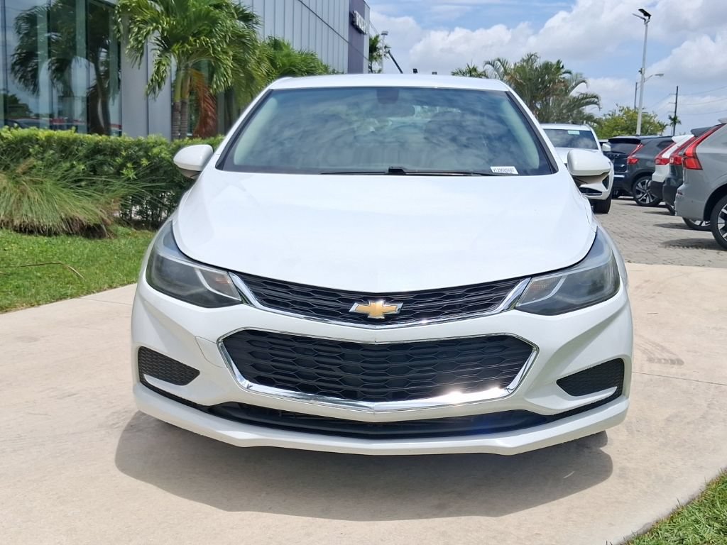 Used 2017 Chevrolet Cruze LT FWD image 2