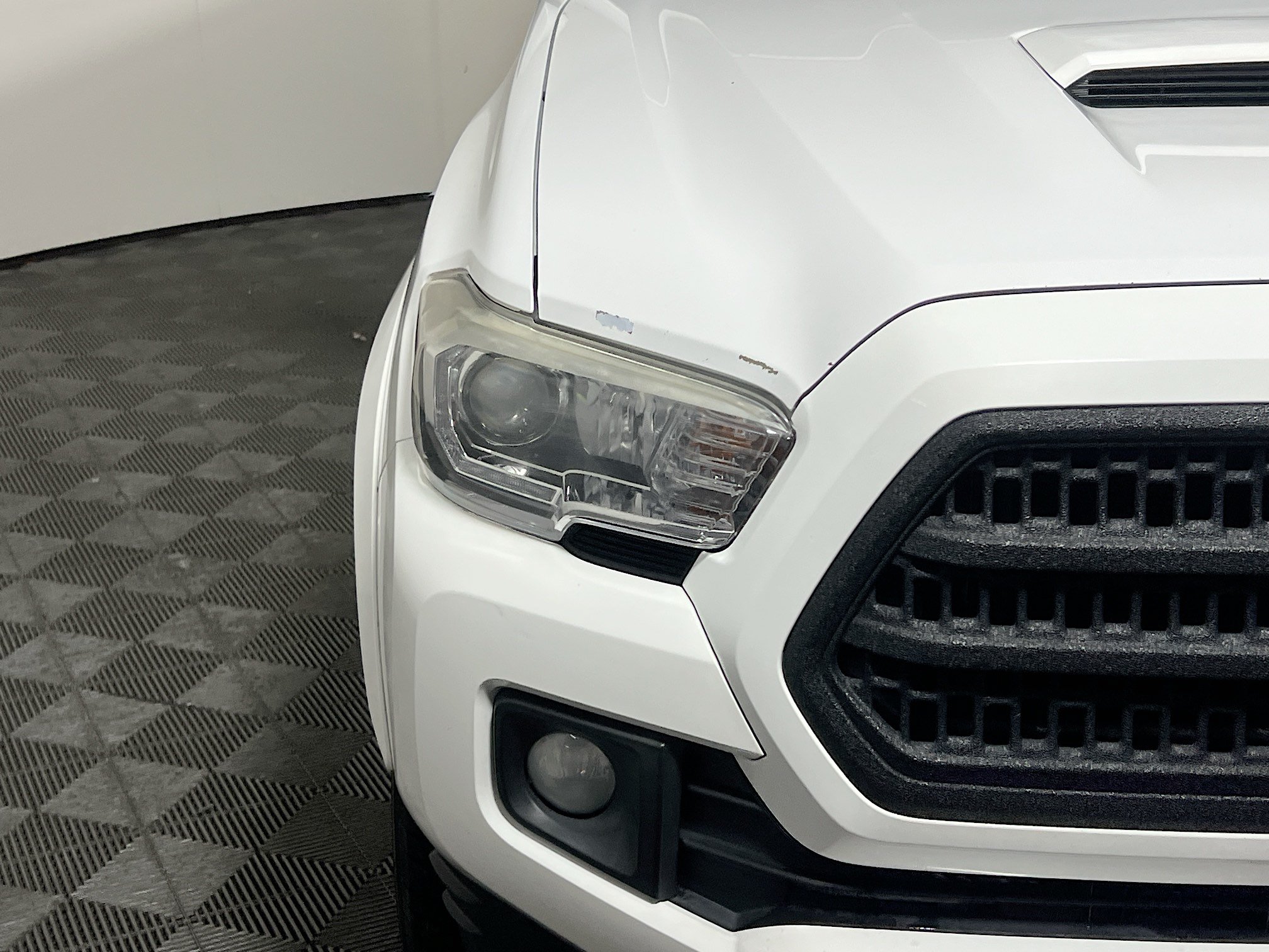 Used 2017 Toyota Tacoma TRD Sport w/ Tow Package (A/T) AWD/4WD image 11