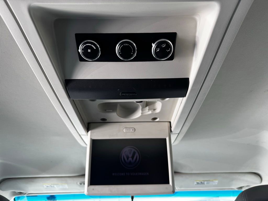Used 2010 Volkswagen Routan SE image 7