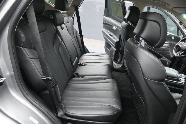 Used 2025 Genesis GV80 2.5T Standard AWD/4WD image 16