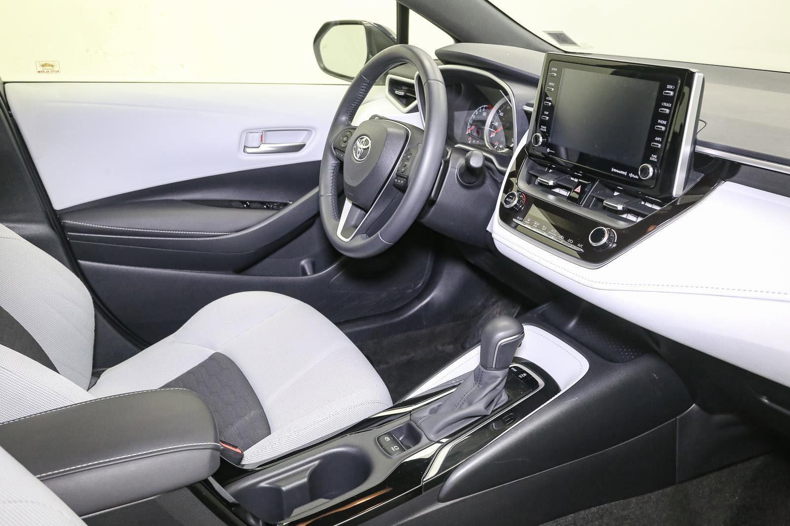 Used 2019 Toyota Corolla SE FWD image 19