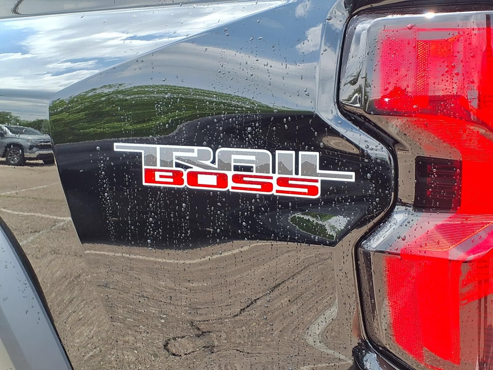 New 2026 Chevrolet Colorado Trail Boss w/ Midnight Edition AWD/4WD image 8