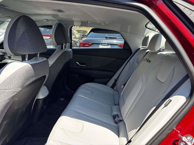 Used 2025 Hyundai Elantra Limited FWD image 11