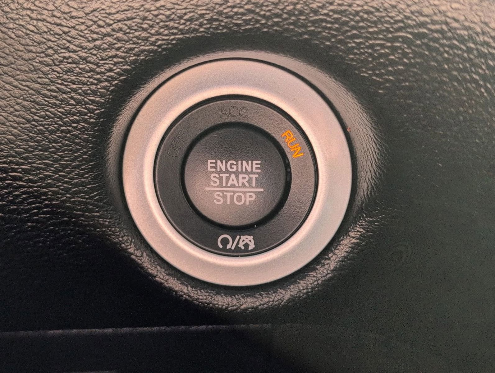 Used 2025 Chrysler Pacifica Select image 24