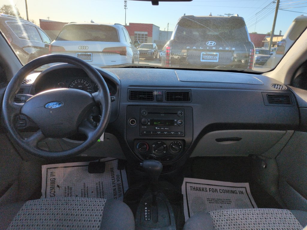 Used 2007 Ford Focus ZX4 Sedan FWD image 12