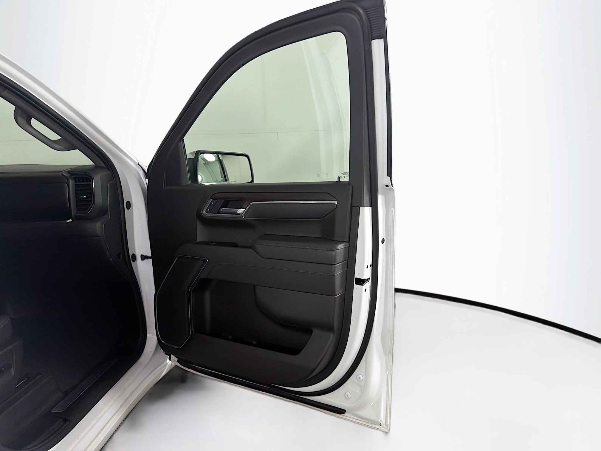 Used 2025 GMC Sierra 1500 SLT RWD image 33