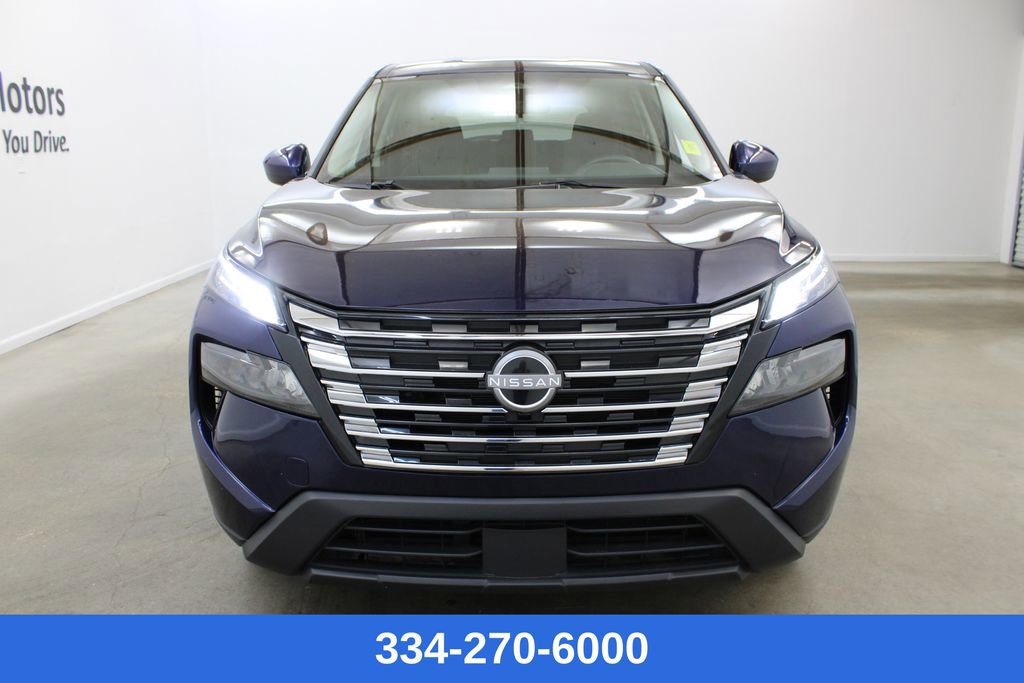 Certified 2025 Nissan Rogue SV image 6