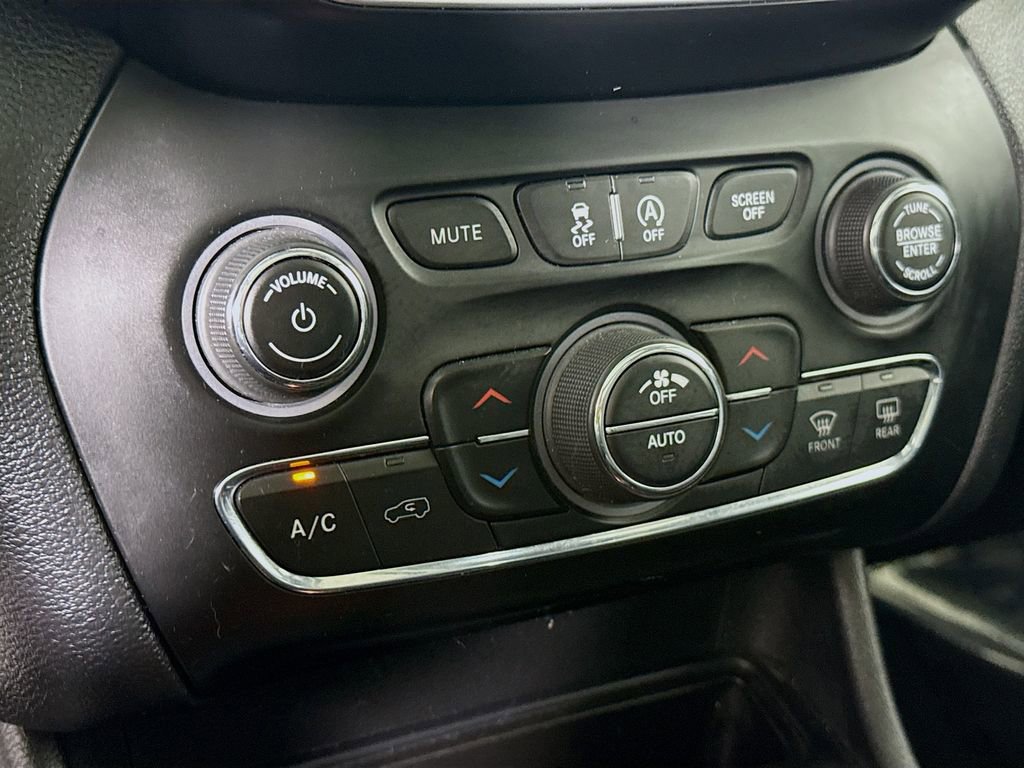 Used 2020 Jeep Cherokee Limited AWD/4WD image 8