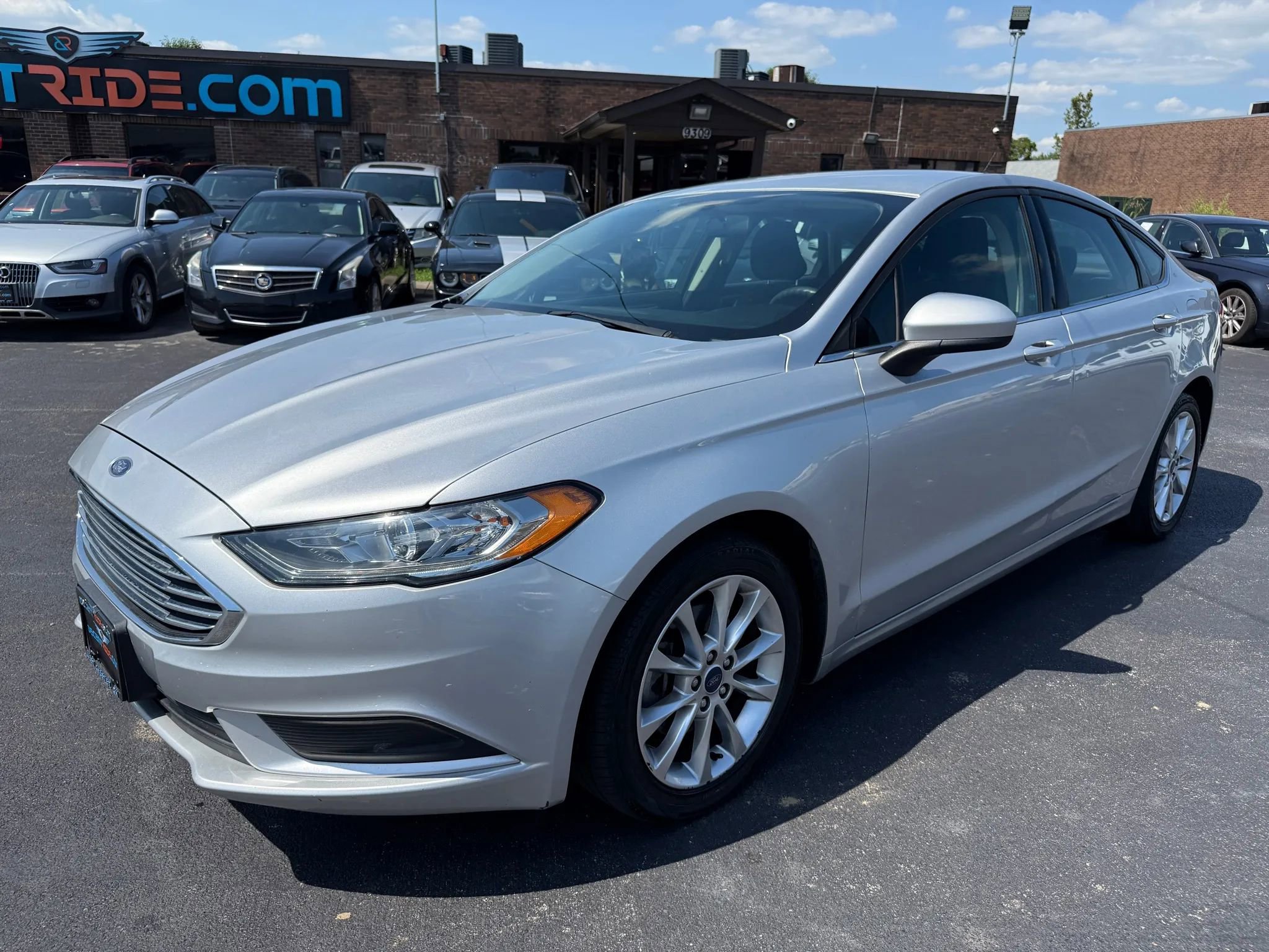 Used 2017 Ford Fusion SE w/ Fusion SE Technology Package image 7