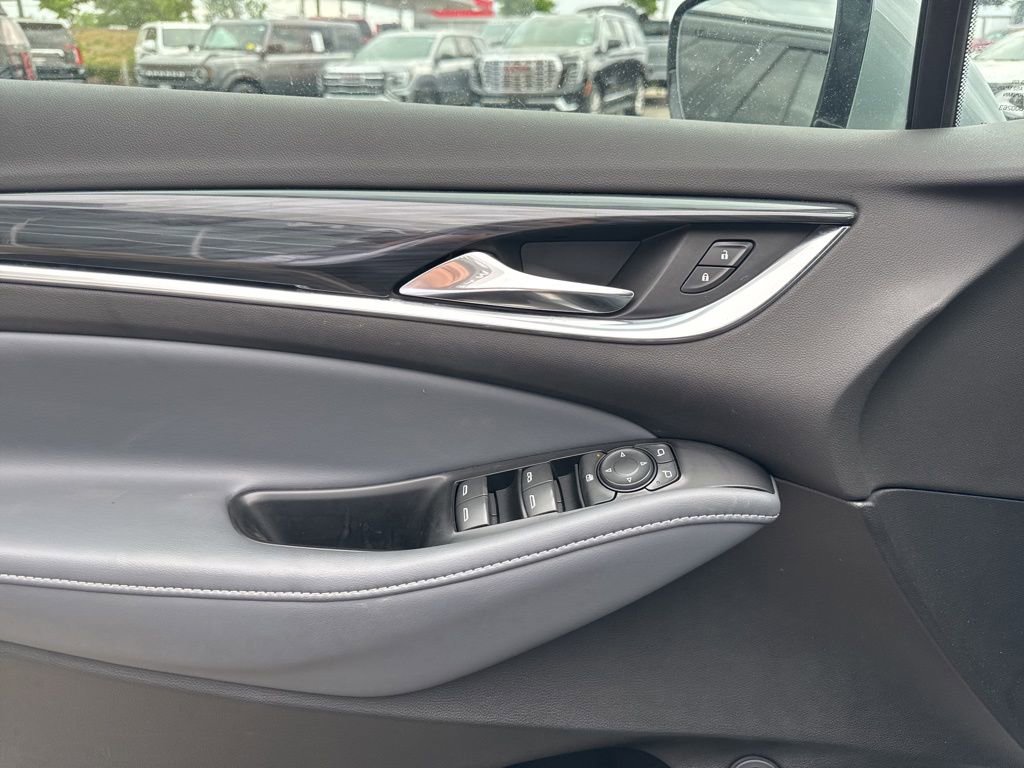 Used 2024 Buick Enclave Essence AWD/4WD image 11