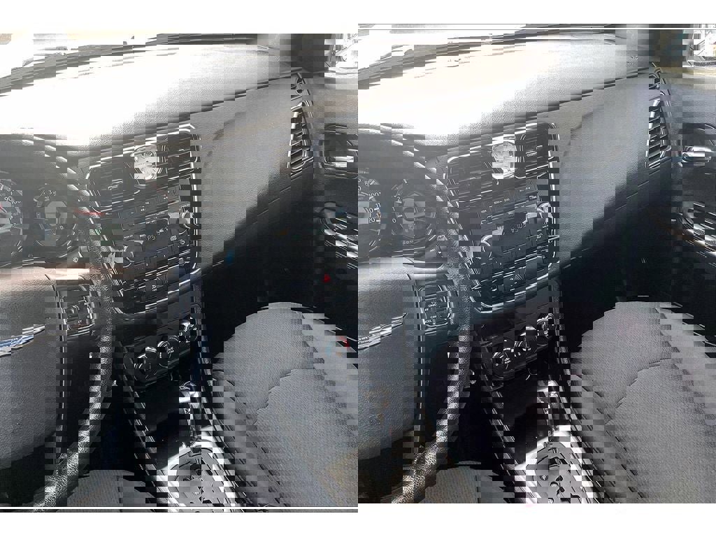 Used 2014 Chrysler 200 LX image 7