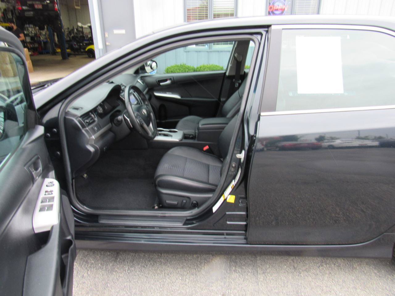 Used 2012 Toyota Camry SE FWD image 15
