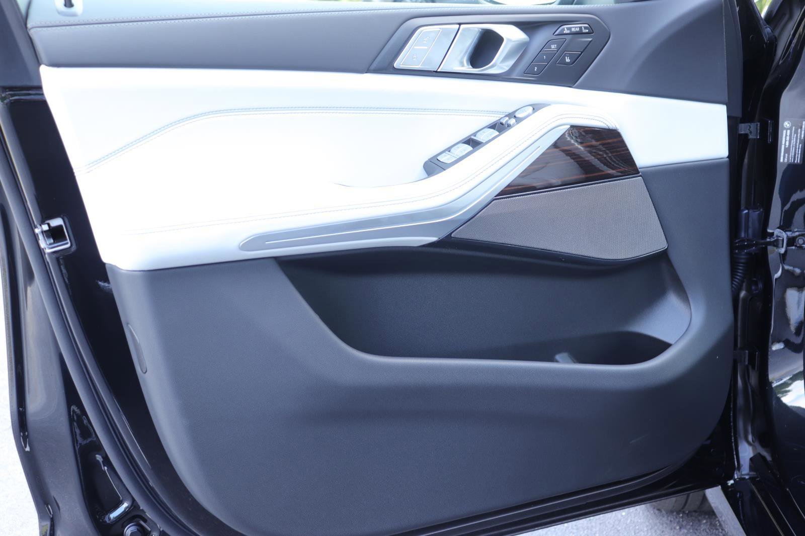 New 2026 BMW X7 xDrive40i w/ Premium Package image 10