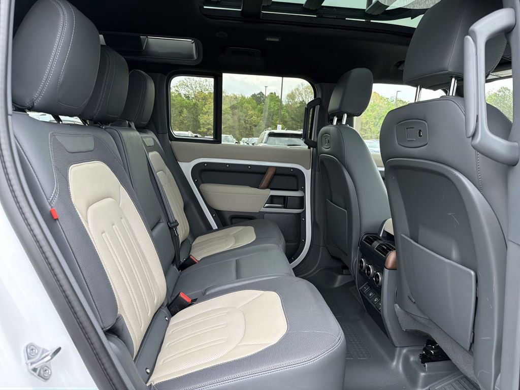 Used 2022 Land Rover Defender 110 X-Dynamic SE image 13