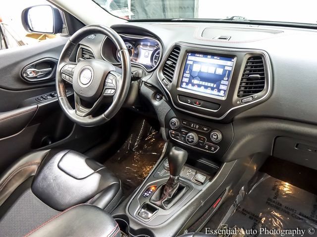 Used 2019 Jeep Cherokee Trailhawk AWD/4WD image 24
