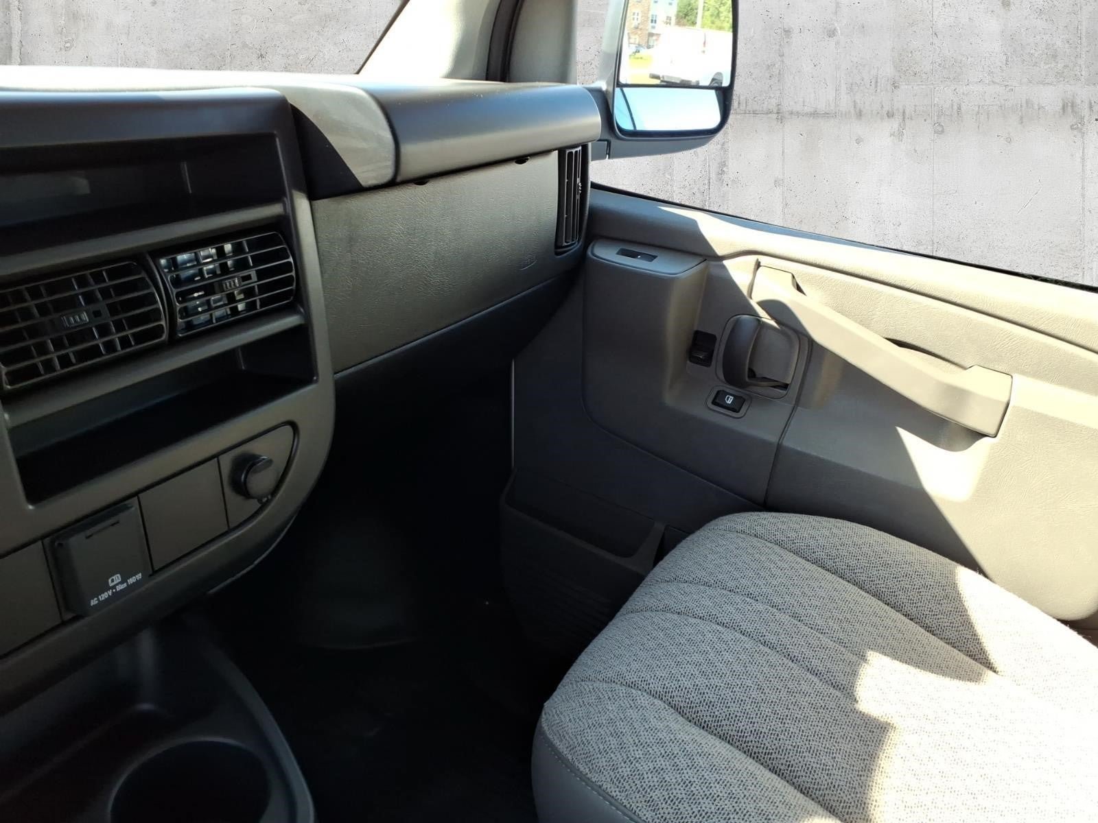 New 2026 Chevrolet Express 2500 w/ Communications Package RWD image 16