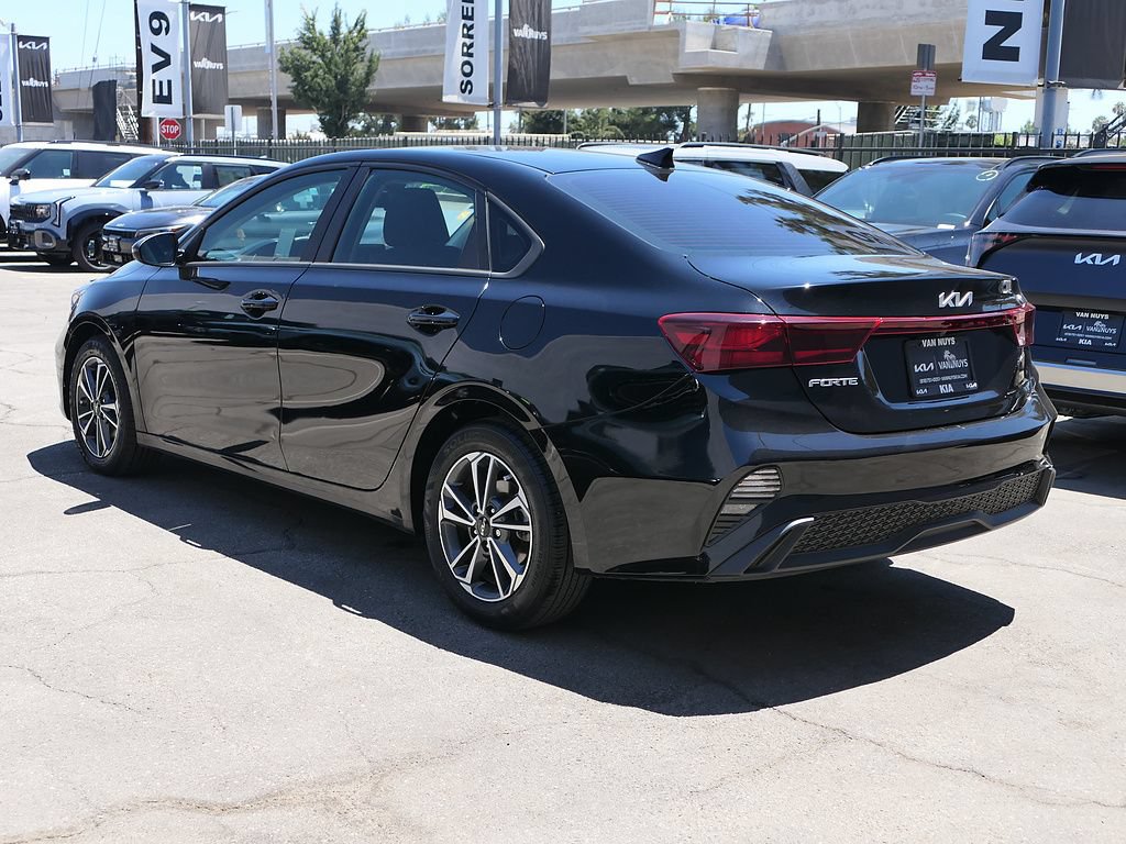Used 2023 Kia Forte LXS w/ LXS Technology Package FWD image 5
